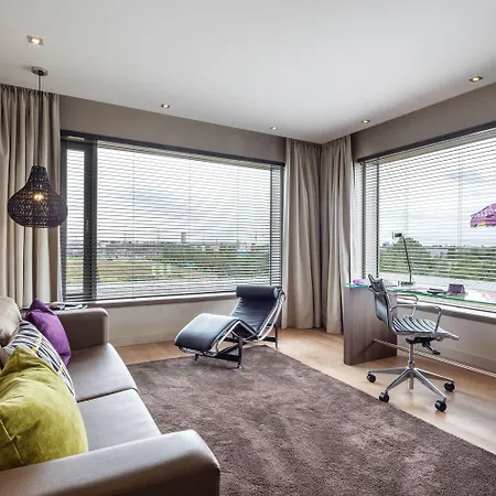 Hotel Der Valk Airporthotel 4*